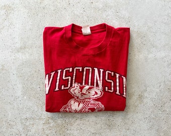 Vintage T-Shirt | WISCONSIN Badgers College University Sports Tee Top Shirt Pullover Red | Size M