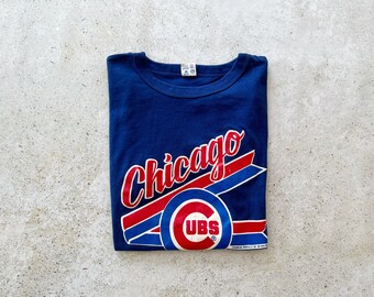 Vintage T-Shirt | CHICAGO CUBS Baseball Sports Illinois Graphic Tee Top Shirt Pullover Streetwear Blue Red 80’s | Size M