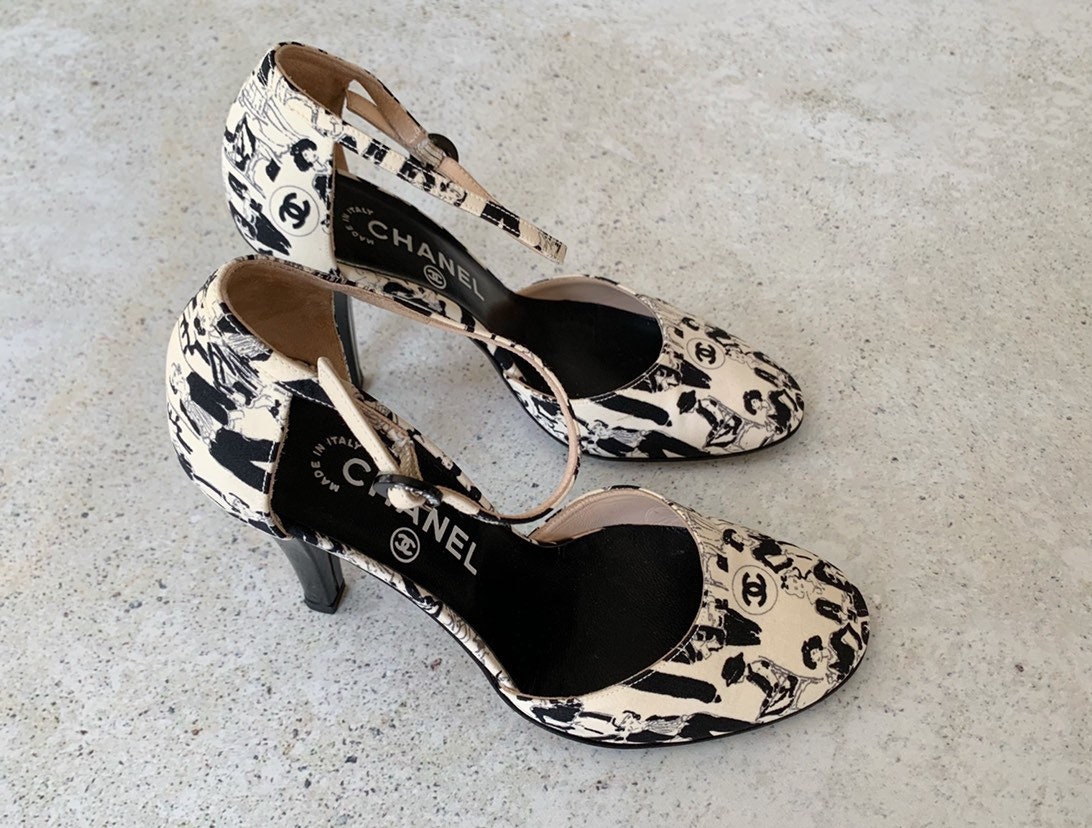 Vintage Chanel classic bone and black sling back pumps 38 at 1stDibs