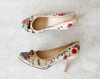 Vintage Shoes | GUCCI Bamboo Flora Floral Heels Pumps Garden Flowers Boho Bohemian 90’s | Size 39.5 EU / 8.5 - 9 US