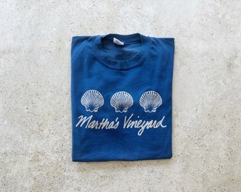 Vintage T-Shirt | MARTHA’S VINEYARD Beach Island Coastal Surf Pullover Shirt Graphic Tee | Size S/M