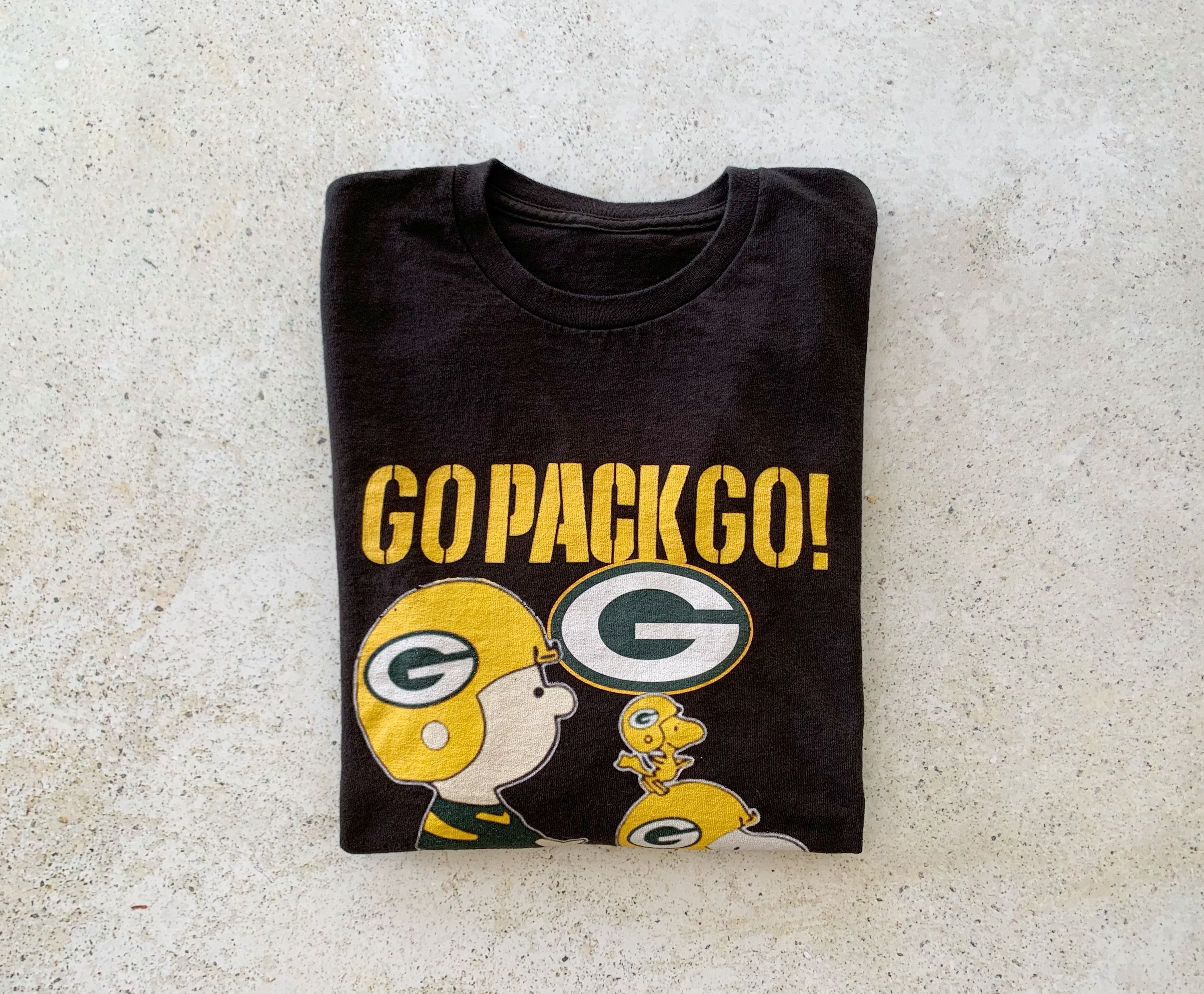 Vintage TShirt GREEN BAY Packers Football Sports Peanuts Snoopy