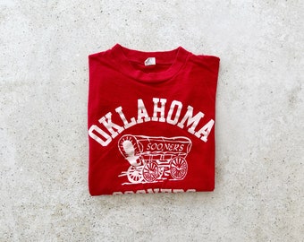 Vintage T-Shirt | OKLAHOMA Sooners College University Sports Tee Top Shirt Pullover Red | Size XS/S