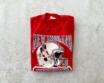 Vintage T-Shirt | NEW ENGLAND Patriots Football Sports Graphic Tee Top Shirt Pullover Red 80’s 90’s | Size S/M