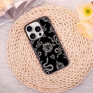 Custodia per iPhone con motivo a serpente, rosa, bianco e nero, per iPhone 14, 15, 16, Pro 11, 12, iPhone SE X, XS, XR, Max 7, 8 Plus, Mini 13, regalo personalizzato con nome, antiurto