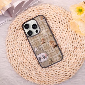 Custodia Labubu Friends Collage per iPhone 14, 15, 16, Pro, 11, 12, iPhone SE X, XS, XR, Max, 7, 8 Plus, Mini, regalo personalizzato con nome, antiurto
