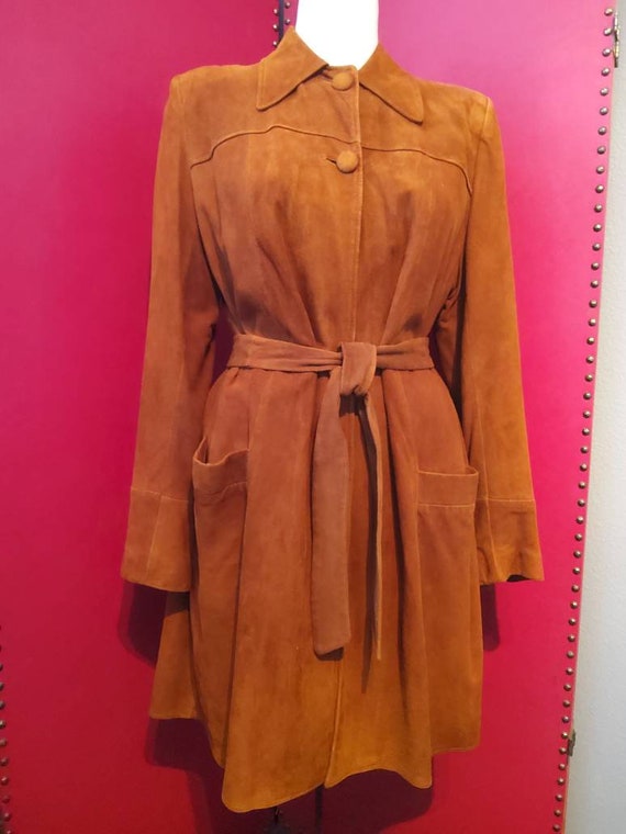Vintage 1940s suede coat with shoulder pads with m