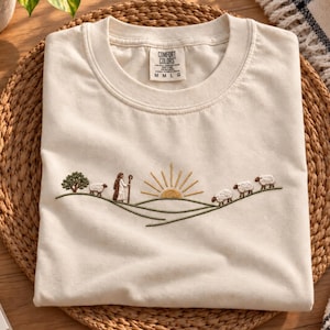 Camiseta de pastor y oveja, camiseta bordada del Buen Pastor, camiseta cristiana de ovejas, camiseta de fe del Salmo 23, camiseta Comfort Colors