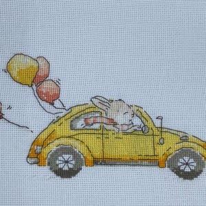 Geboorteakte voor een kind "Konijn in een gele auto" handgemaakte kruissteek geboorteakte van een kind handgemaakte kruissteek