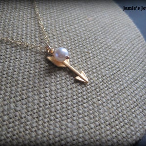 Gold Arrow Necklace - Arrow Necklace -  Arrow Pearl Necklace - Modern Gold Necklace -Minimalist Necklace - Dainty Pearl Necklace - Vermeil