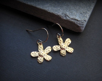 Pendientes de oro Margarita - Margarita pendientes oro - flor oro - joyería cotidiana flor - Minimal - oro - delicado - Simple - inspirado de la naturaleza