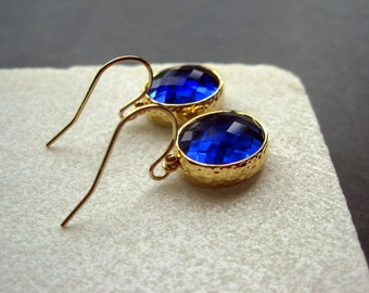 Pendientes de cristal azul cobalto - Ganchos chapados en oro, joyería náutica