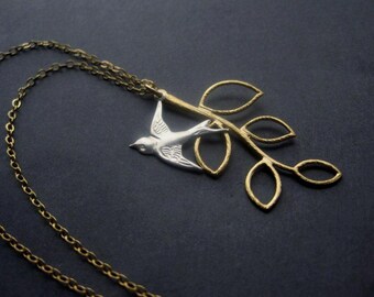 Collar de pájaro con rama dorada - Inspirado en la naturaleza - Dorado, moderno y cotidiano - Único - Bicolor - Sencillo para todos los días - Regalo para amantes de las aves