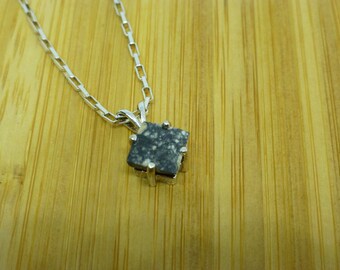 Ciondolo meteorite lunare: Penisola arabica 007, gioielli in argento sterling con pietra lunare