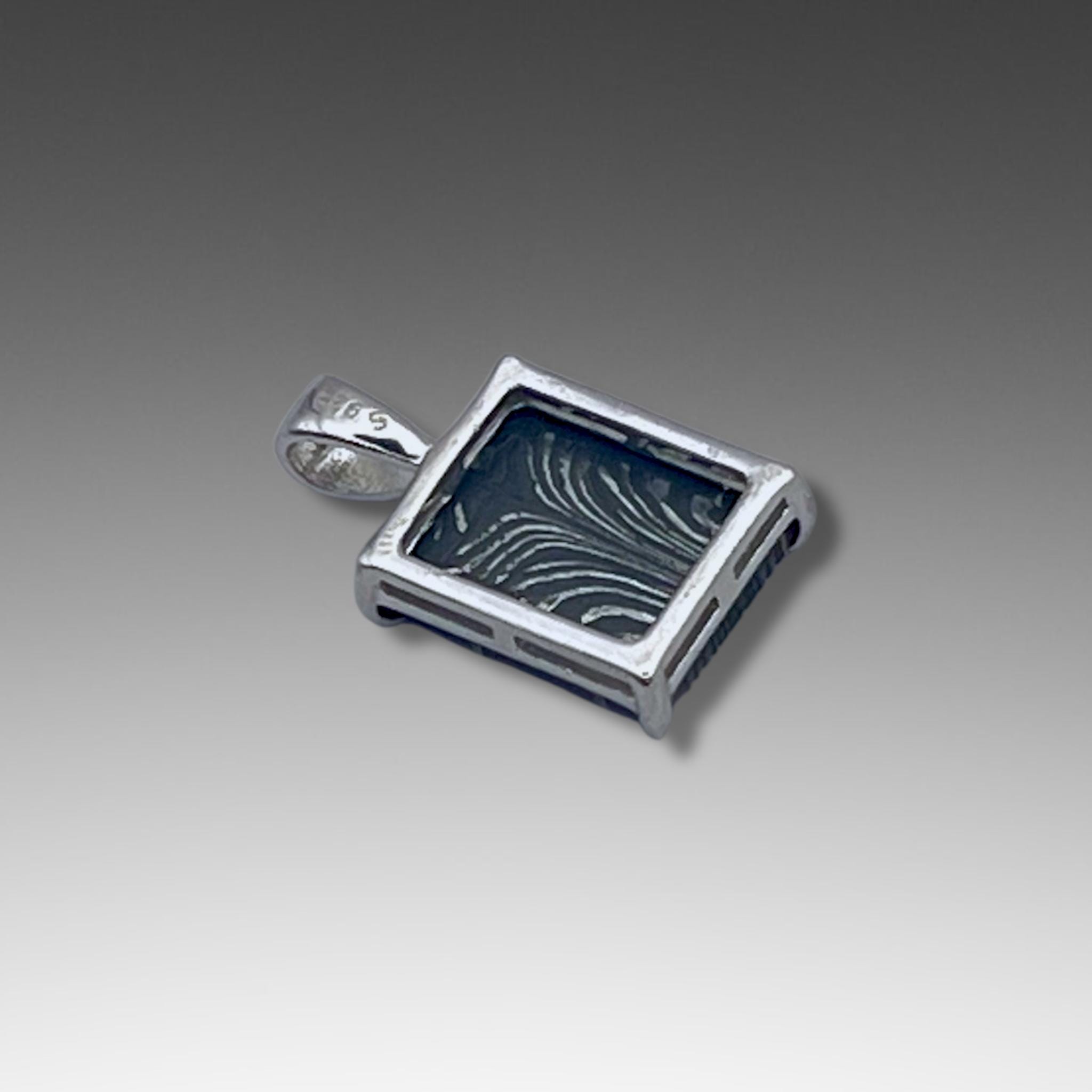 ギベオン隕石ダマスカスシルバーペンダント：宇宙ジュエリーギフト