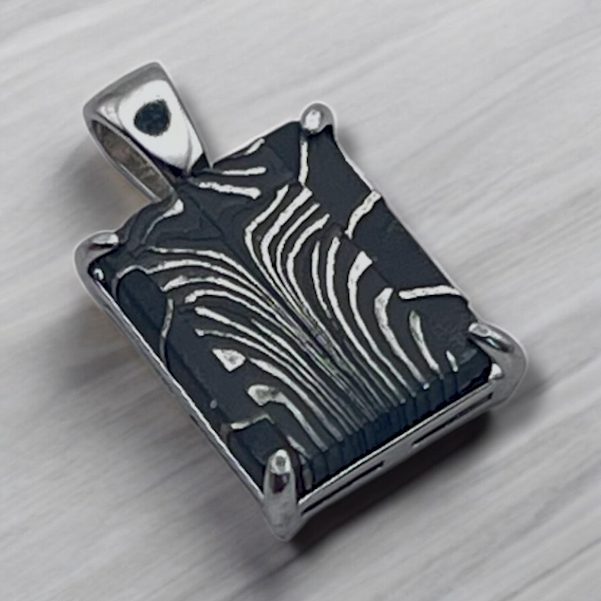 ダマスカス鋼ギベオン隕石ペンダント ギベオン隕石ダマスカスシルバーペンダント：宇宙ジュエリーギフト