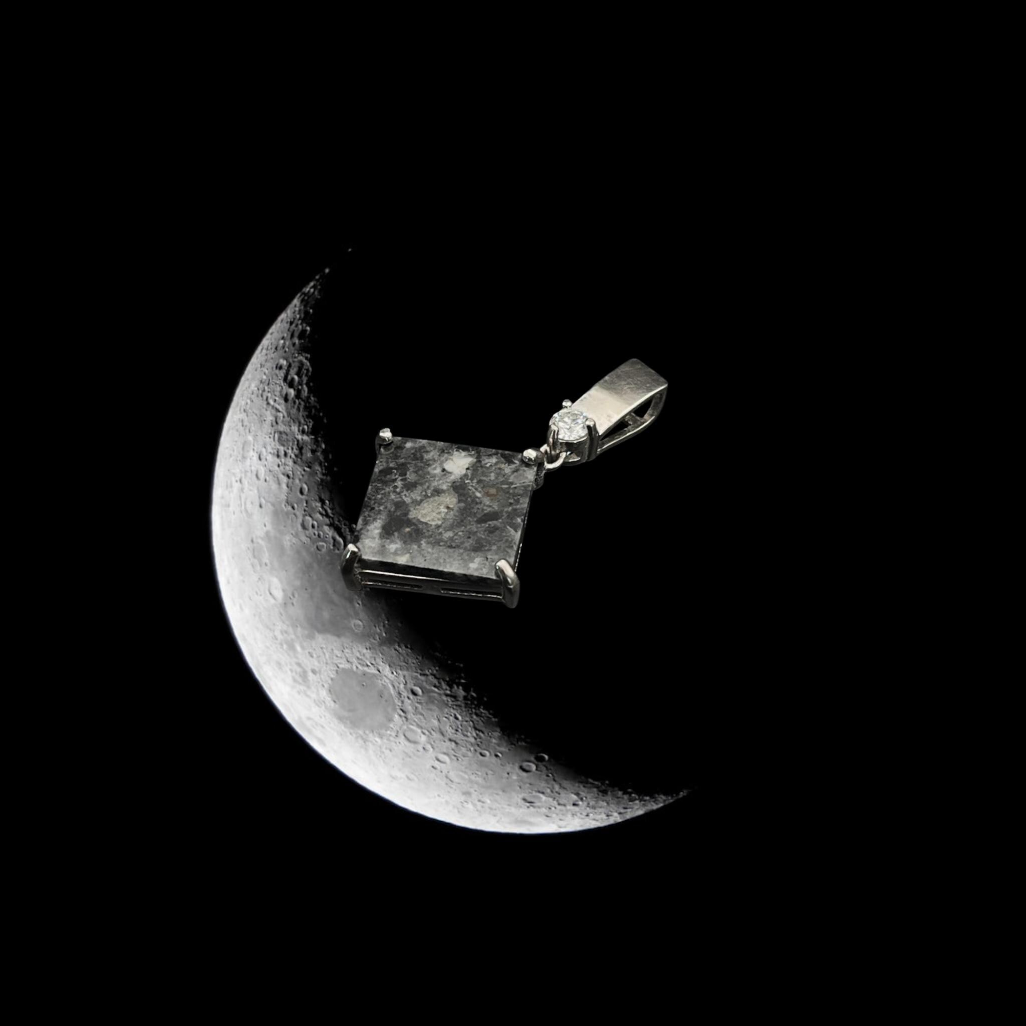 5ドル銀貨 隕石2009年 シルバーThe Moon月隕石 本物の月の隕石シルバーペンダント：ラボグロウンダイヤモンドを使用