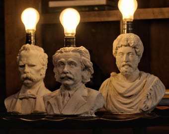 Lámparas Iluminadas: La Colección de Grandes Mentes / Decoración artística peculiar, pieza de conversación, lámpara de escritorio única, regalo original, decoración Dark Academia
