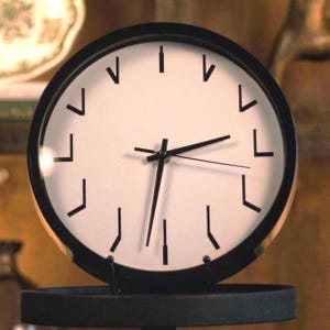 Reloj de pared abstracto / Minimalista sin números / Decoración estilo Dark Academia