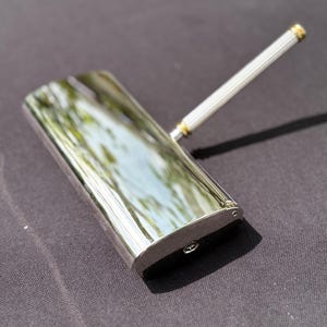 Vintage manual silver-plated metal crumb sweeper – Art Deco – antique table utensil with handle – 1950s – Butler&#39;s crumb brush