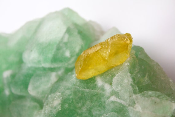緑色の石英に蛍石 緑色蛍石と石英の標本：銀渡鉱山（中国） - Etsy 日本
