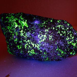 Franklinite Willemite with UV Minerals - Fluorescent Mineral