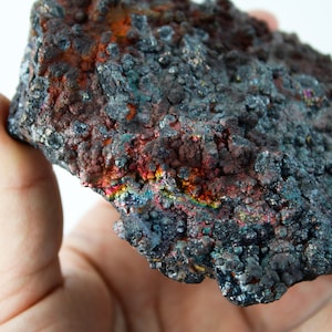 Specimen van iriserend regenbooggoethiet