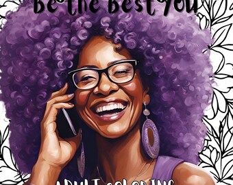 Pode incluir: Um livro de colorir e diário para adultos com uma capa roxa e preta que apresenta uma mulher com cabelo roxo e óculos sorrindo ao telefone. O texto na capa diz "Be the best you, be the best you."