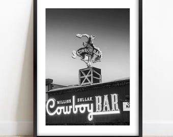 Vintage Million Dollar Cowboy Bar Print, Svartvitt: Vintage Western Fotokonst, Jackson Hole, Present till honom