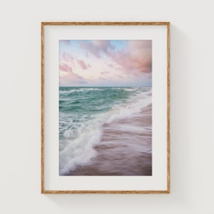 Stampa artistica da parete con oceano pastello, fotografia di spiaggia costiera, opera d'arte con mare turchese e onde, foto di paesaggio marino calmo per decorazioni costiere, regalo per lei