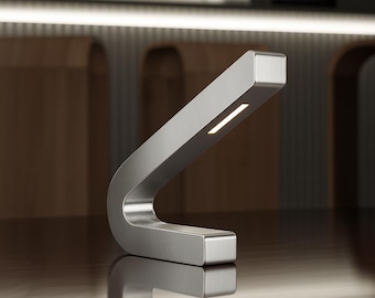 Lámpara LED curva de roble hecha a mano con acabado plateado