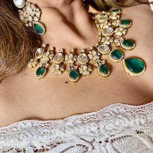 Conjunto de collar polki kundan verde sin cortar inspirado en Sabyasachi, gargantilla nupcial larga de esmeralda, joyería india, conjunto punjabi pakistaní