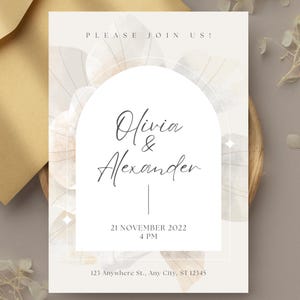 Tarjeta de invitación con retrato de boda minimalista moderno en color beige y blanco