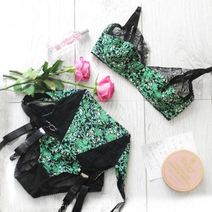 Surrender Garter Belt Green & Black Vintage Rayon Vine Print W/ Lace Color Blocking