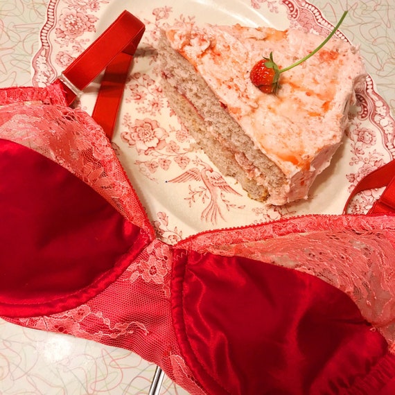 Strawberry Cake Bra With Pink Lace Detail 