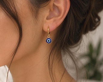 Pendientes de aro con ojo turco, pendientes con dije dorado, pendientes minimalistas