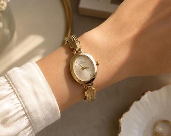 Elegant Retro Oval Watch, Gold Vintage Watch, Old Money Style