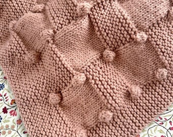 ボブルドットベビーブランケットの編み図：簡単なテクスチャデザイン