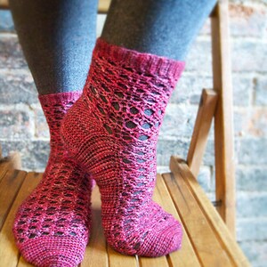 crochet pattern Mulled Wine Socks image 3