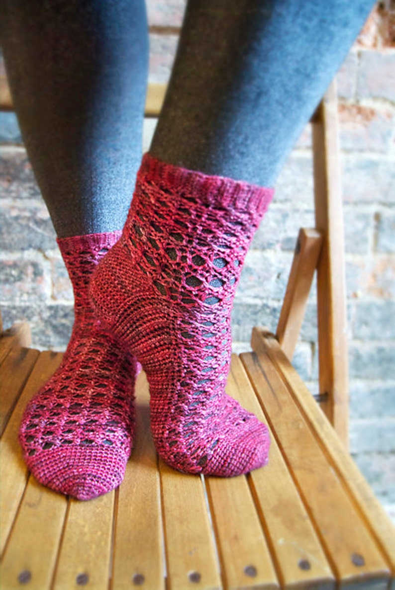 crochet pattern Mulled Wine Socks image 3