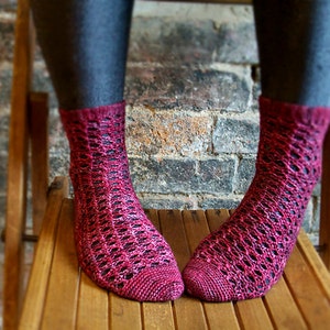 crochet pattern - Mulled Wine Socks