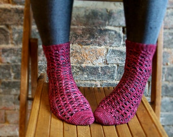 crochet pattern - Mulled Wine Socks