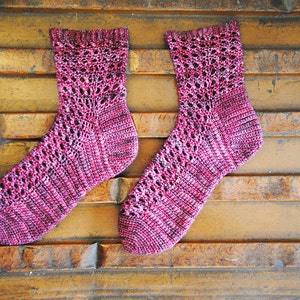 crochet pattern Mulled Wine Socks image 2