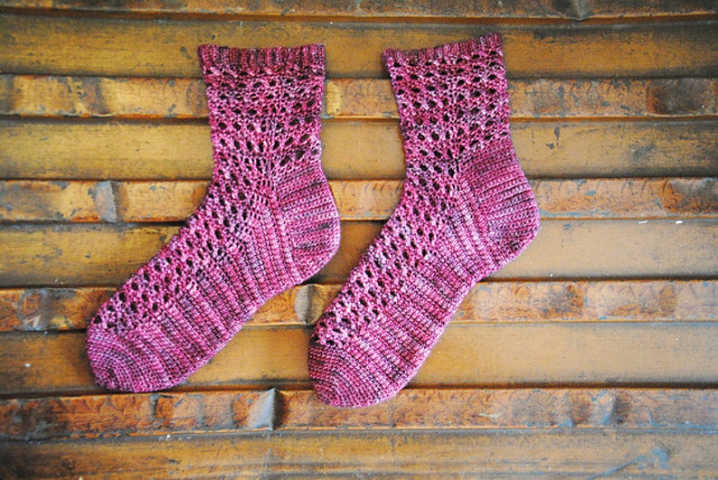 crochet pattern Mulled Wine Socks image 2