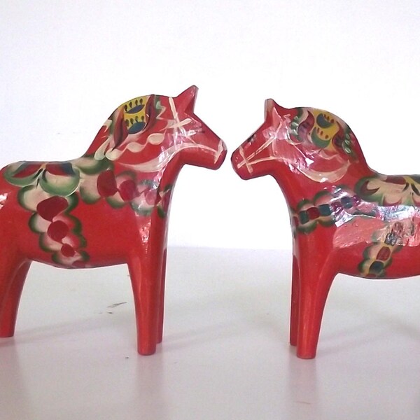 2 Dala Horses Vintage Swedish Horses Handpainted Nordic Scandinavian Folk Souvenir