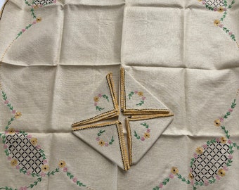Vintage Linen Tablecloth and Napkin Set