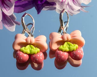Boucles d'oreilles pendantes fraises kawaii - Bijoux avec noeud Fairy Kei, breloque en résine Lolita