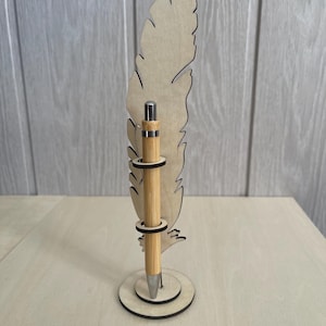 Fichier pour decoupe laser support de stylo en forme de plume, fichiers svg, fichiers découpés au laser,  fichiers pour laser