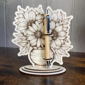 Archivo SVG: Portaplumas y florero con forma de flor – Portaplumas floral de madera cortada a láser – Diseño digital para grabar y ensamblar