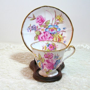 Roslyn Sunningdale English Bone China Teacup And Saucer